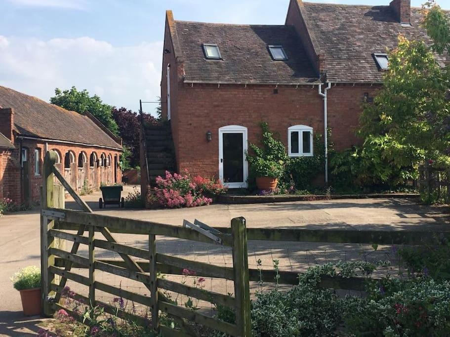 Cottage Barn Conversion On Working Farm Worcester Exteriér fotografie